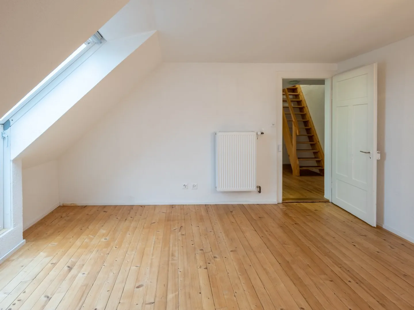 Unico: Appartamento duplex ristrutturato in un vecchio edificio con grande terrazza. - Foto 20 di 21