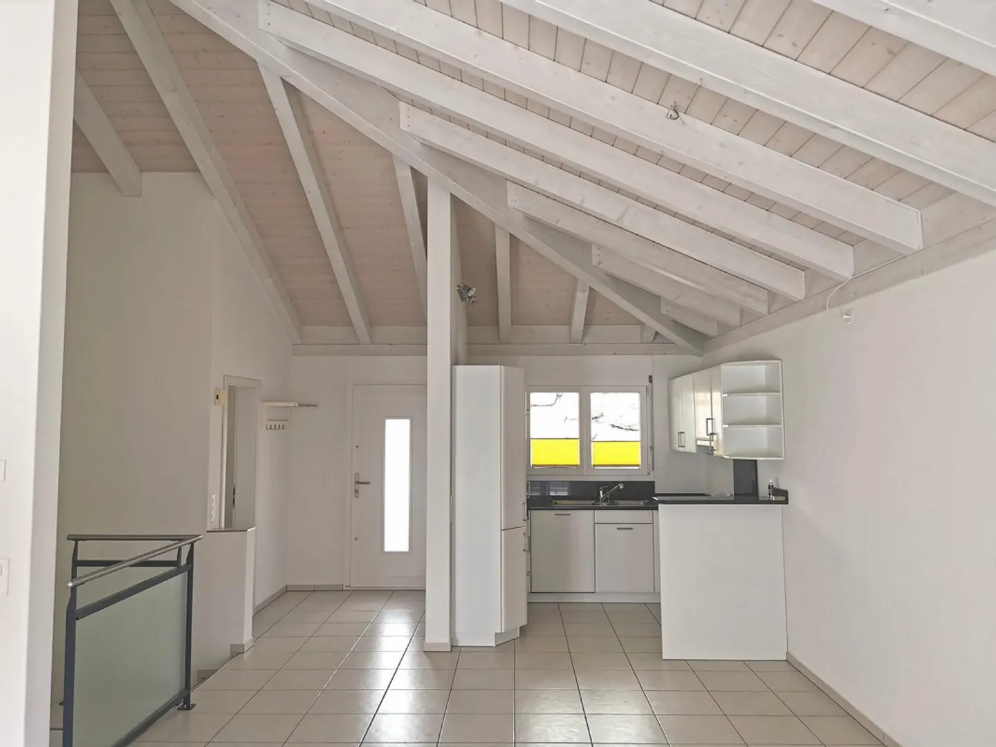 Doppia Casa Elegante in Posizione Soleggiata - Foto 4 di 17