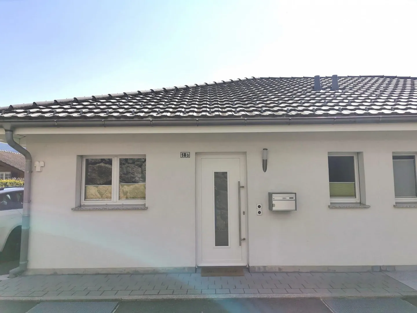 Doppia Casa Elegante in Posizione Soleggiata - Foto 2 di 17