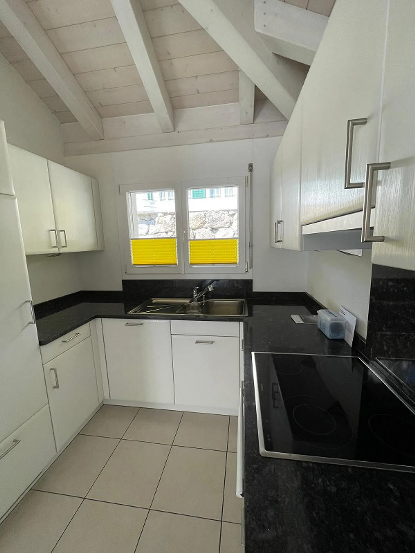 Doppia Casa Elegante in Posizione Soleggiata - Foto 7 di 17