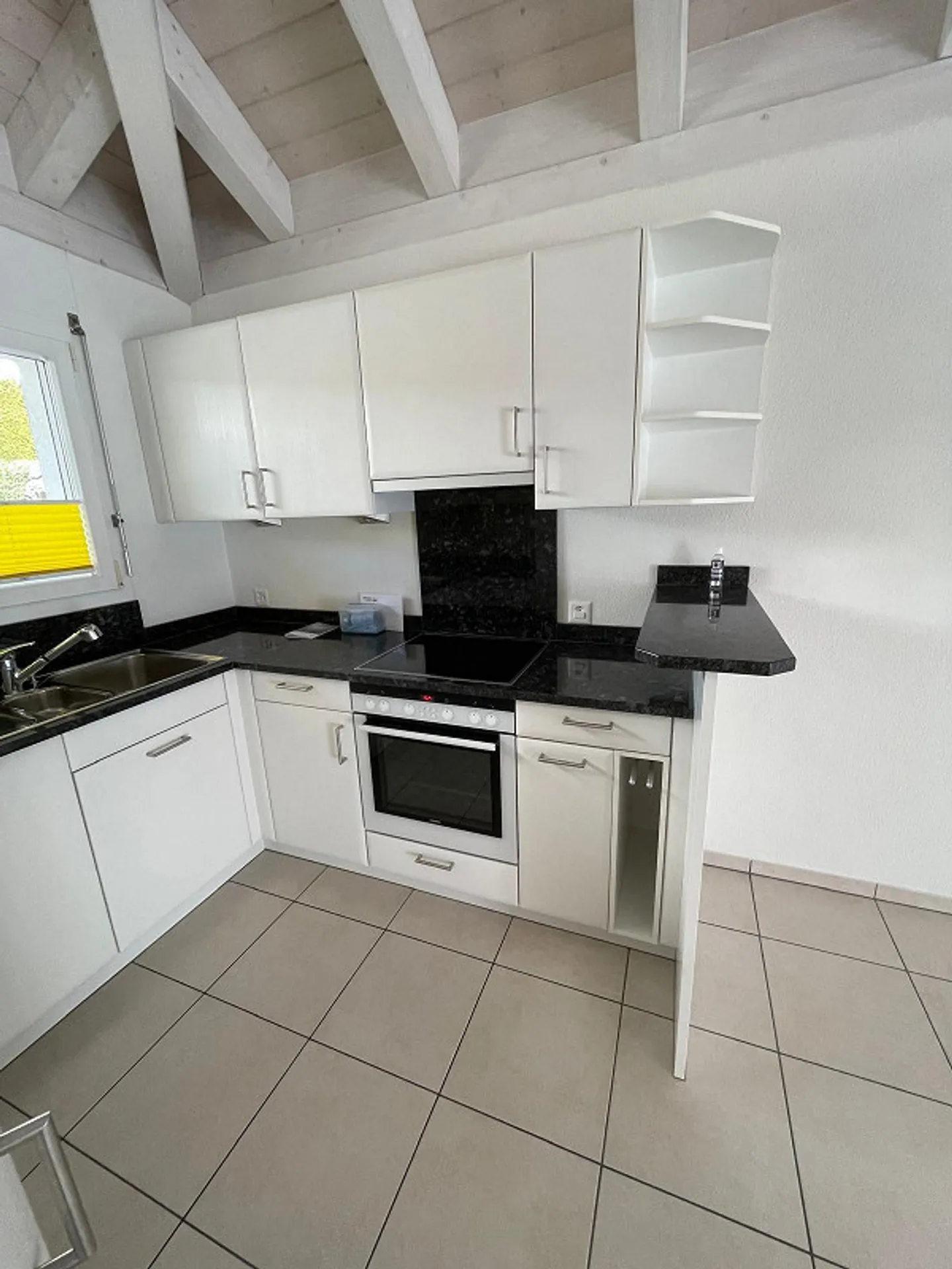 Doppia Casa Elegante in Posizione Soleggiata - Foto 9 di 17