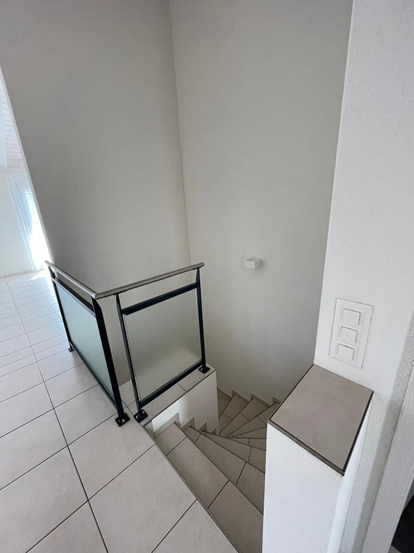 Doppia Casa Elegante in Posizione Soleggiata - Foto 11 di 17