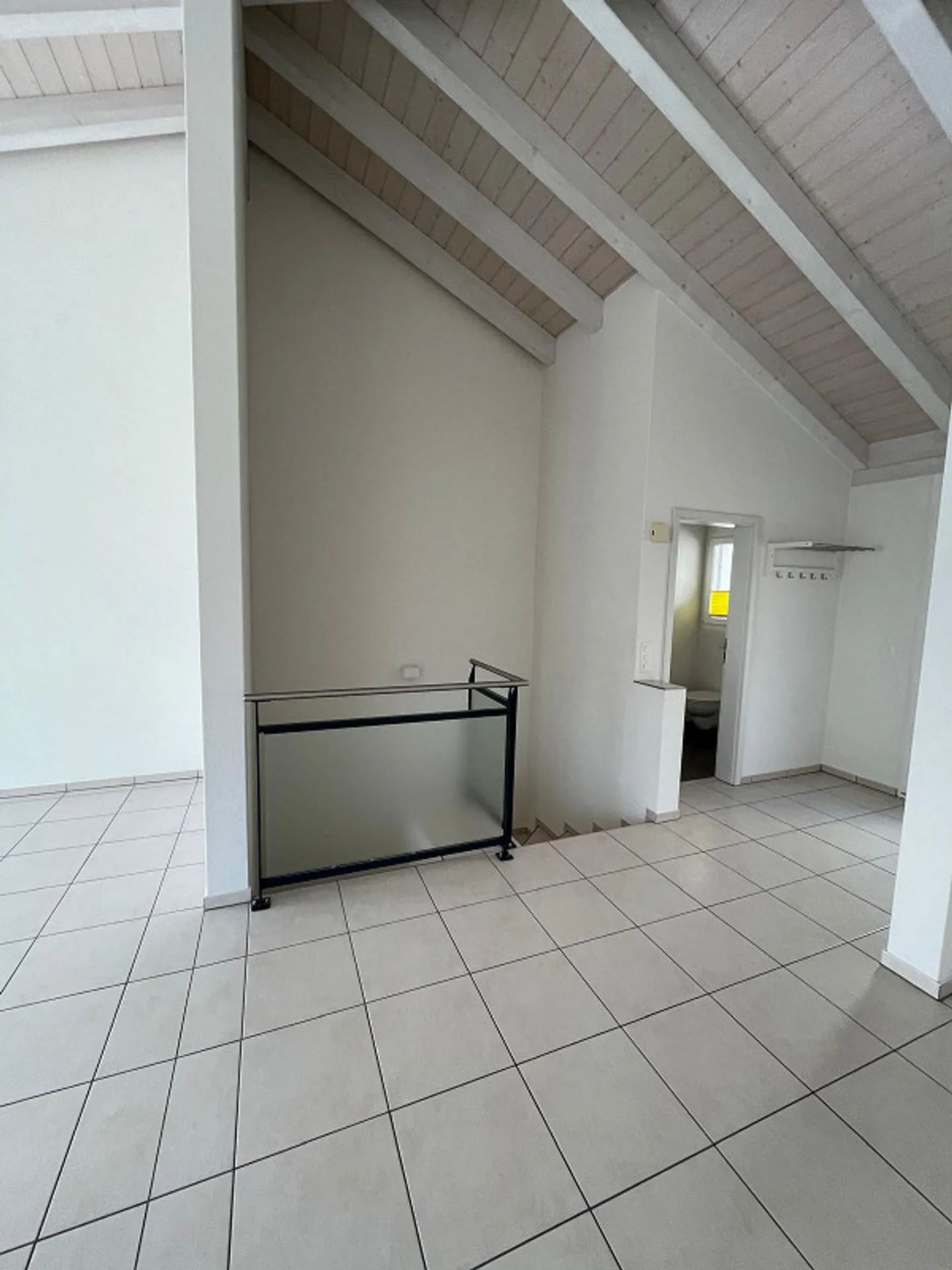 Doppia Casa Elegante in Posizione Soleggiata - Foto 12 di 17