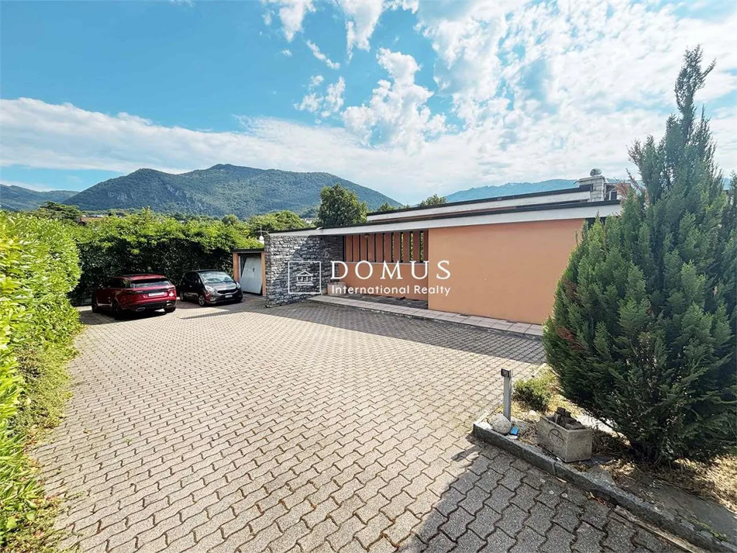 Villa avec piscine, à rénover, avec un grand potentiel - Photo 1 sur 13