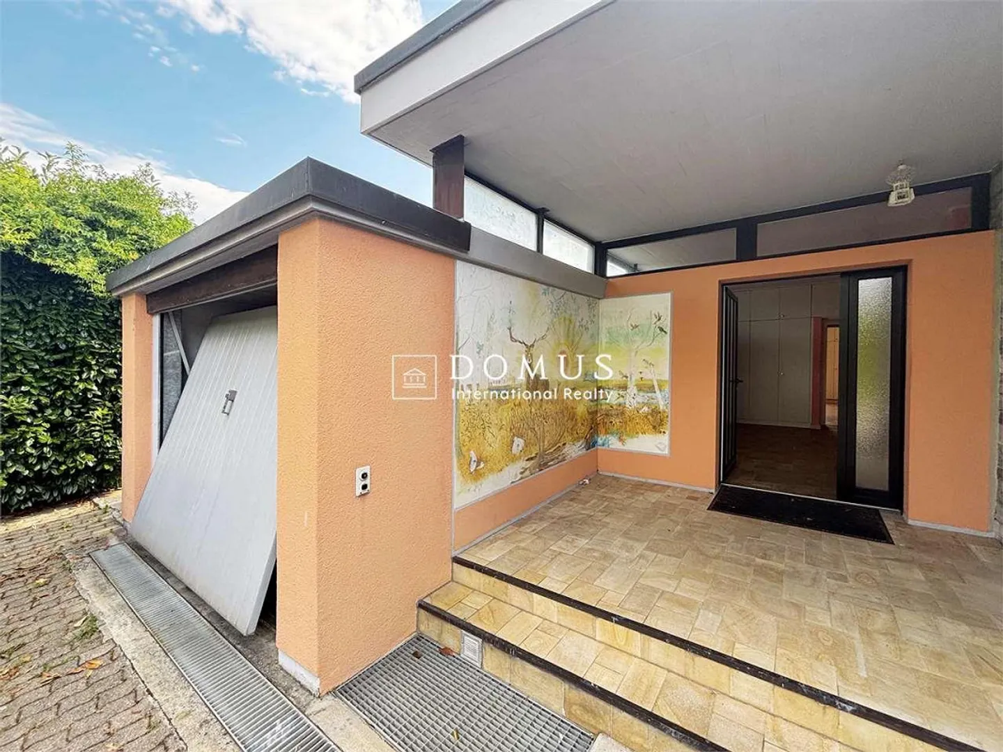 Villa avec piscine, à rénover, avec un grand potentiel - Photo 2 sur 13