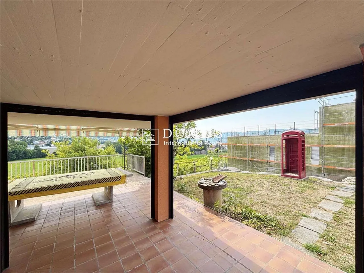 Villa avec piscine, à rénover, avec un grand potentiel - Photo 4 sur 13