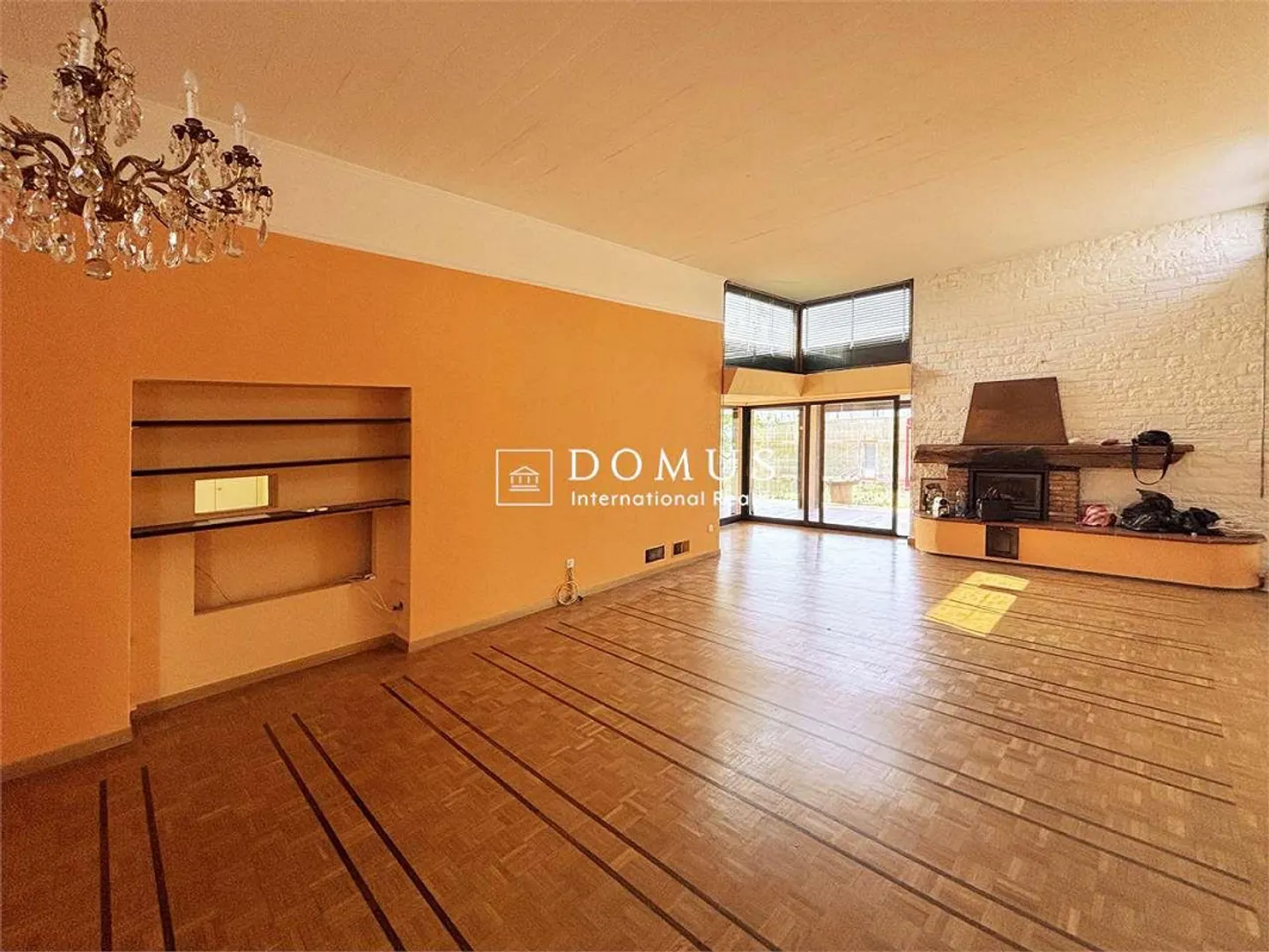 Villa avec piscine, à rénover, avec un grand potentiel - Photo 6 sur 13