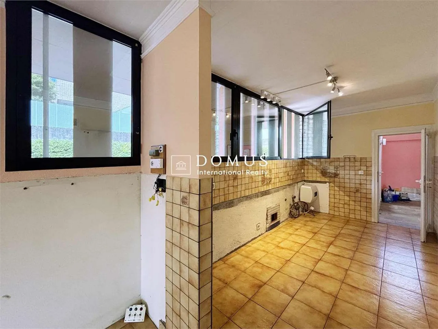 Villa avec piscine, à rénover, avec un grand potentiel - Photo 8 sur 13