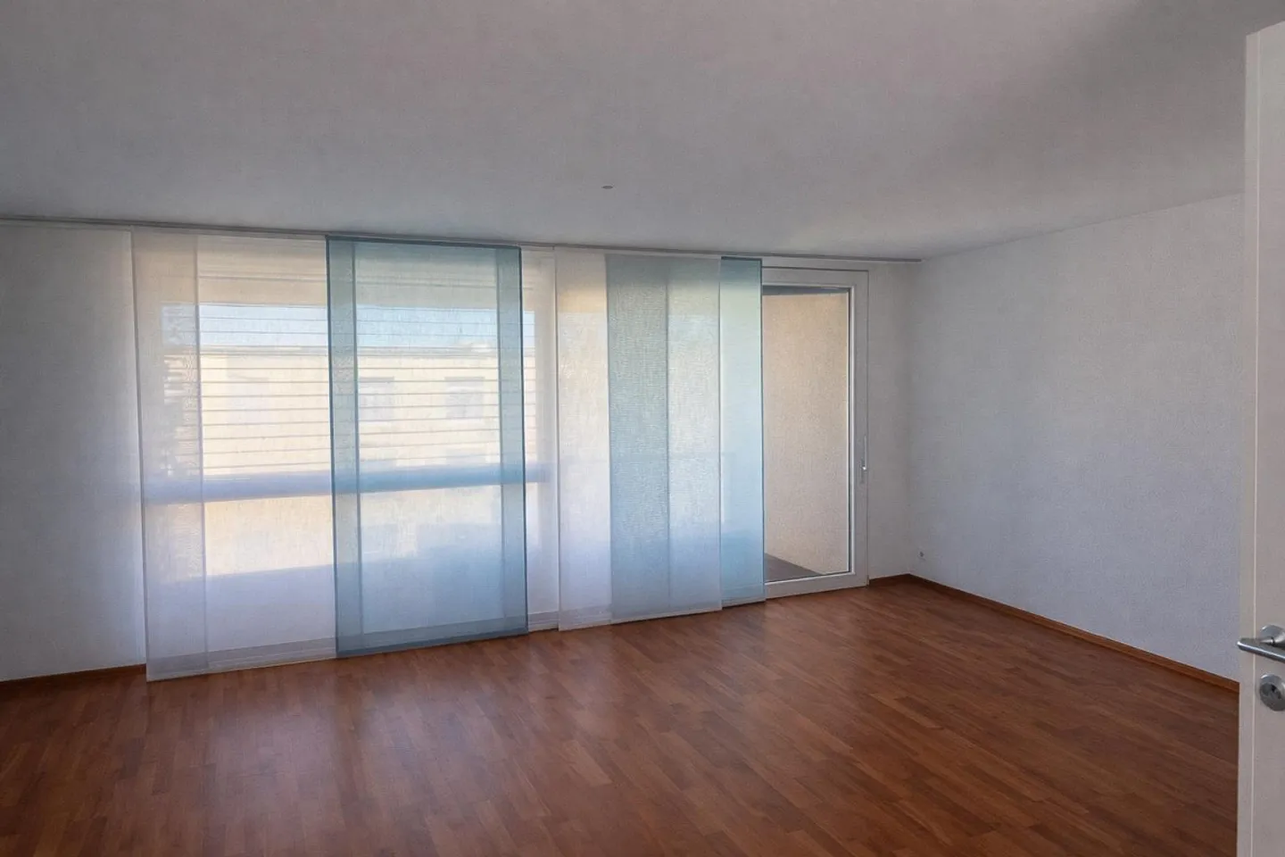Appartement moderne 3.5 pièces (78 m²) | Tram 2 min | Shopping dans l'immeuble | - Photo 4 sur 13