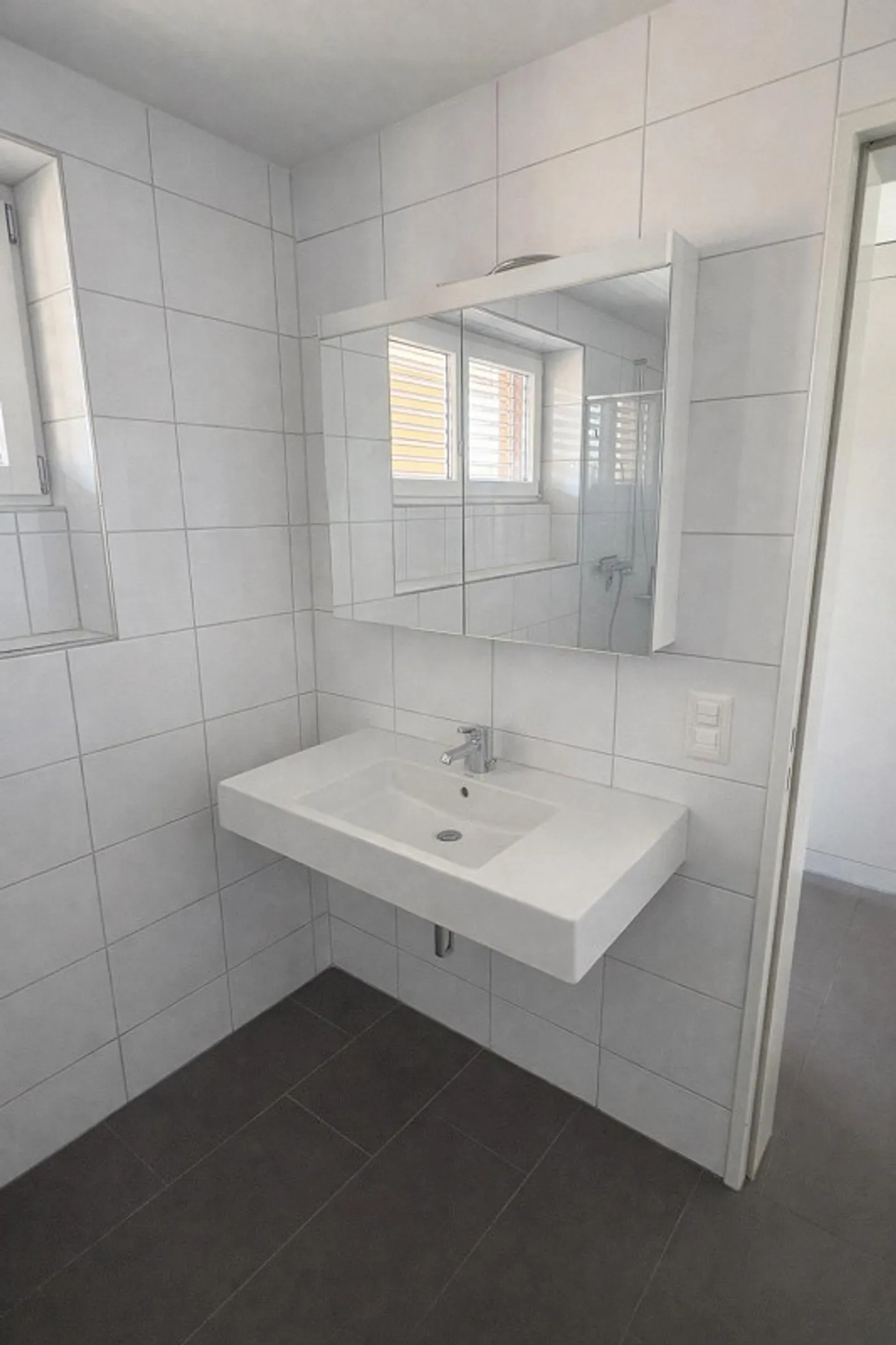 Appartement moderne 3.5 pièces (78 m²) | Tram 2 min | Shopping dans l'immeuble | - Photo 8 sur 13