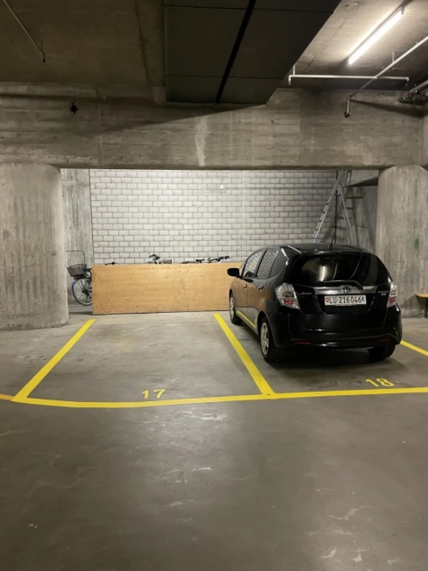 «Garagenplatz in der Einstellhalle an der Farnsburgerstrasse 8 (Muttenz)» - Foto 2 von 2