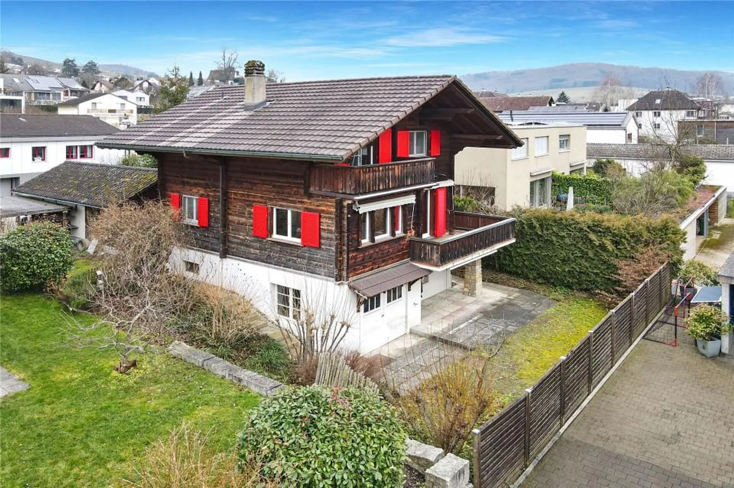 Charmantes Chalet mit Potenzial - Foto 1 von 13