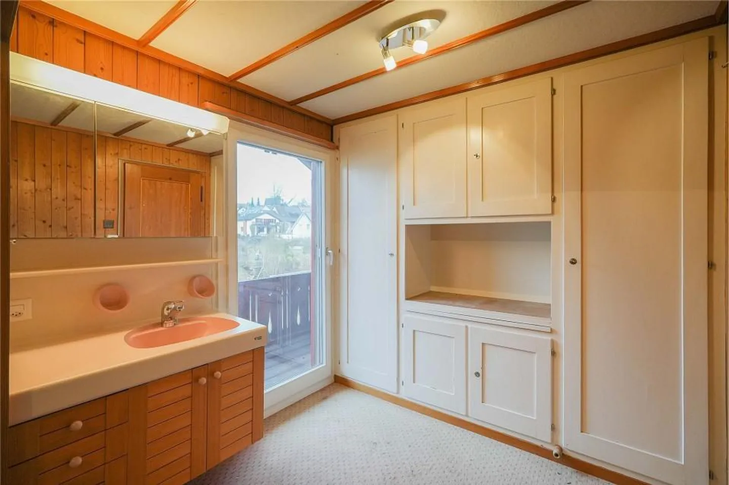 Charmantes Chalet mit Potenzial - Foto 5 von 13