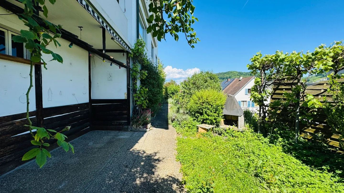 Ampia casa multigenerazionale con vista panoramica, potenziale di utilizzo versatile e doppio garage - Foto 5 di 24