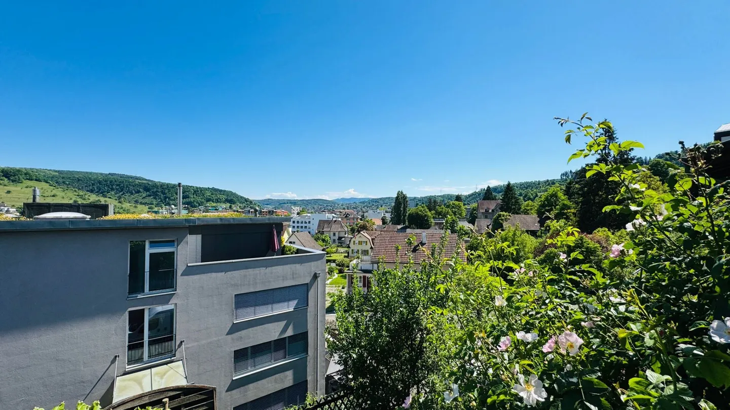 Ampia casa multigenerazionale con vista panoramica, potenziale di utilizzo versatile e doppio garage - Foto 6 di 24