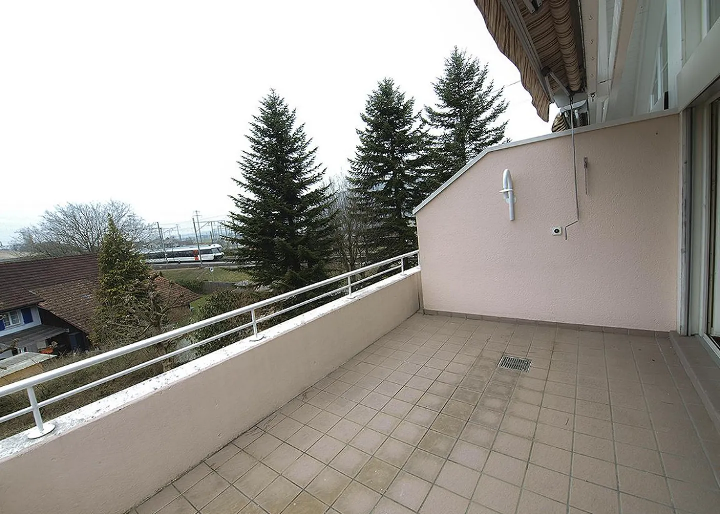 Spacious, light-flooded penthouse apartment close to the center - Photo 11 of 17