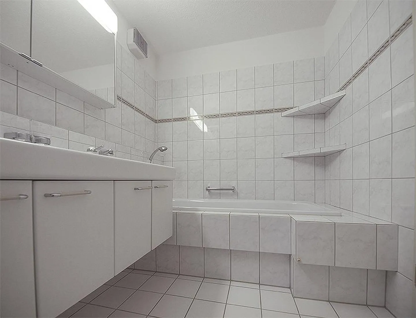 Spacious, light-flooded penthouse apartment close to the center - Photo 9 of 17