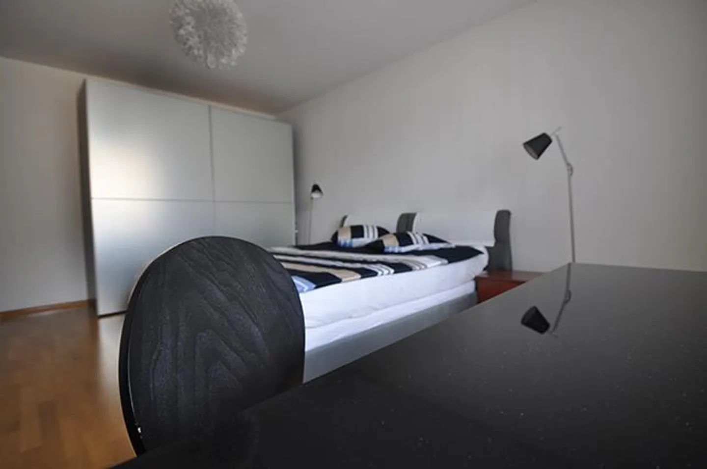 «p immed. SPECIAL DEAL NOV DEC only - sleeps 2-4 pers, URBAN CITY LOFT. From 1075 weekly.» - Photo 2 of 10