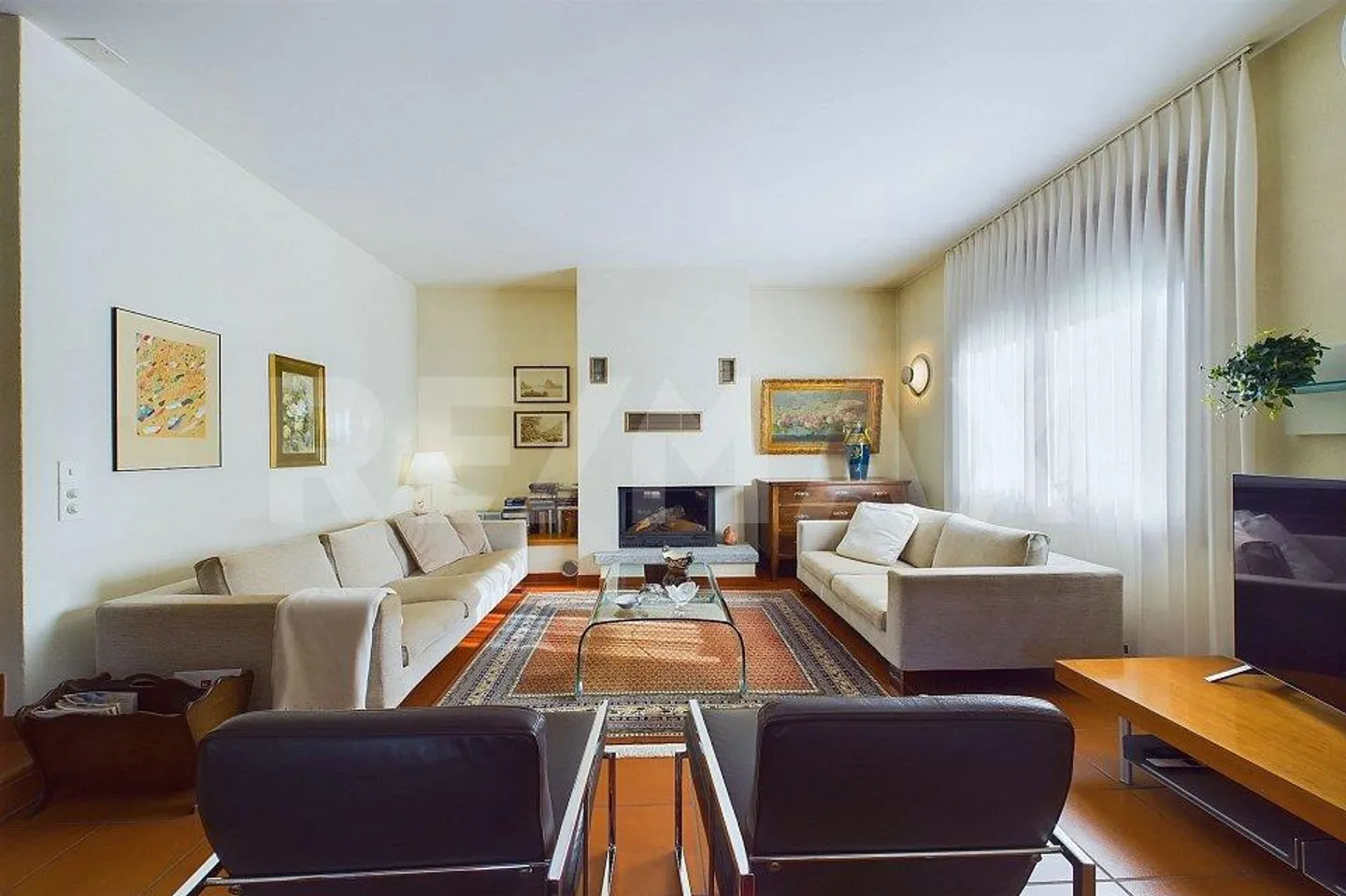 Elegant Villa with Swimming Pool in Caslano: Spaciousness and Maximum Comfort - Photo 6 of 13