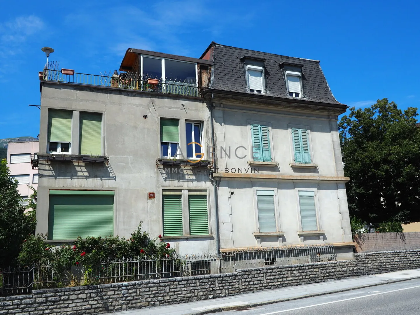 Opportunité idéale pour investisseur / immeuble au centre ville ! - Photo 2 sur 4