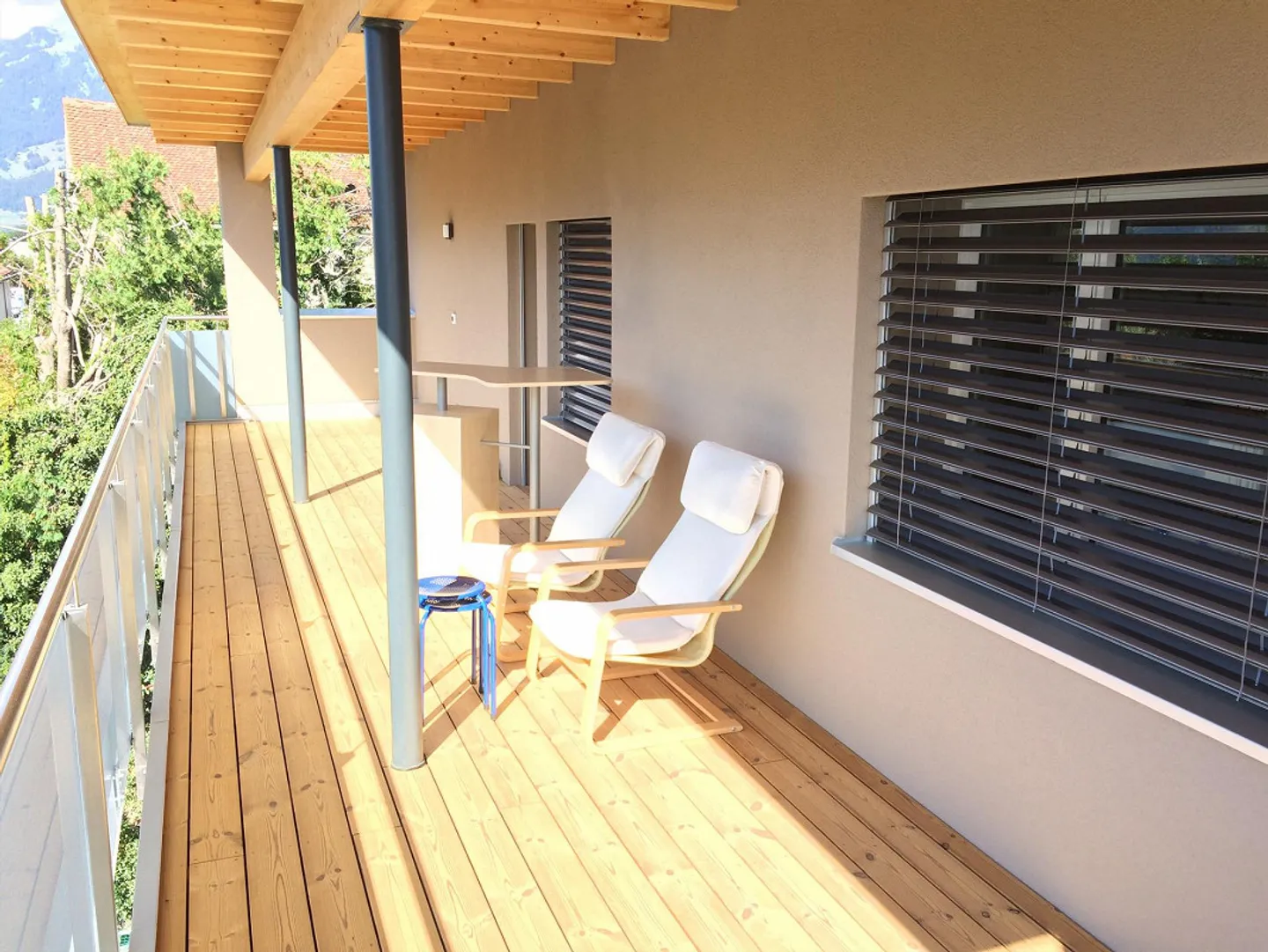 Appartement 4 1/2 pièces avec cuisine-salon et belle vue - Photo 3 sur 7