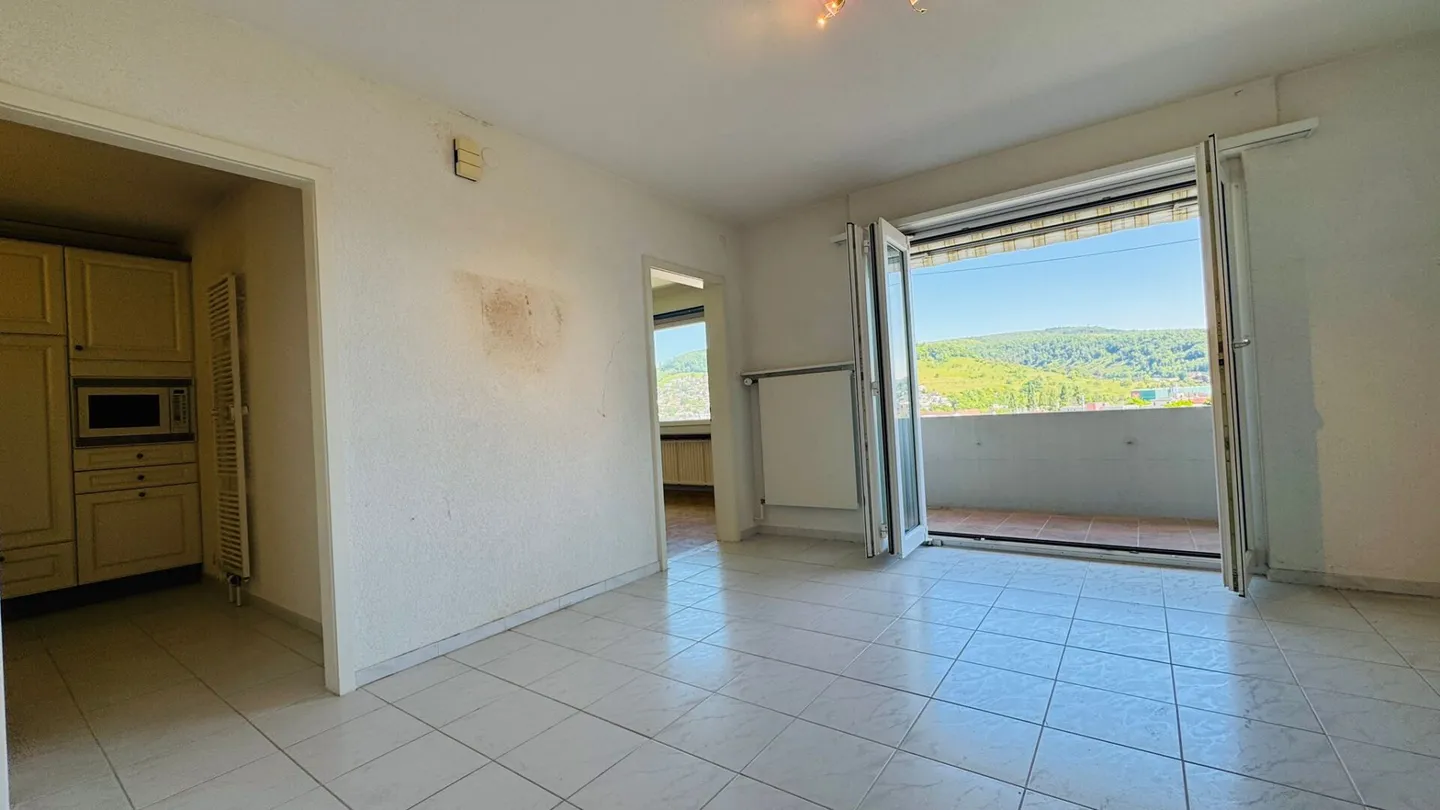 Ampia casa multigenerazionale con vista panoramica, potenziale di utilizzo versatile e doppio garage - Foto 10 di 24
