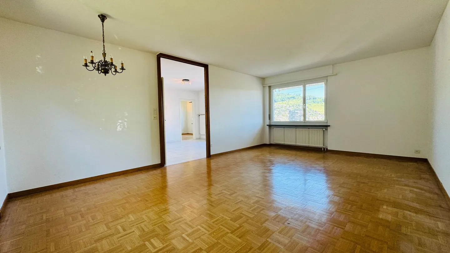 Ampia casa multigenerazionale con vista panoramica, potenziale di utilizzo versatile e doppio garage - Foto 11 di 24