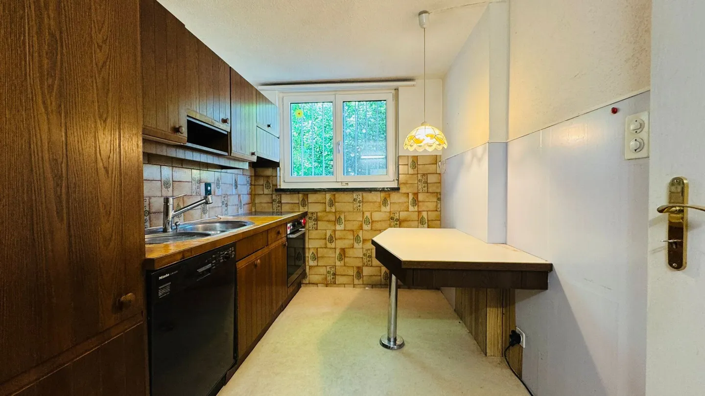 Ampia casa multigenerazionale con vista panoramica, potenziale di utilizzo versatile e doppio garage - Foto 14 di 24