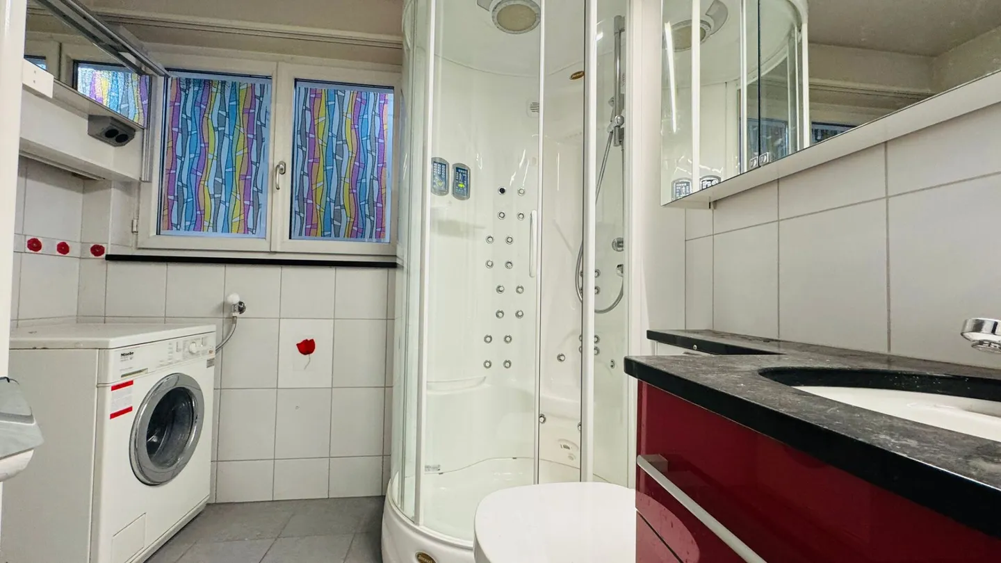 Ampia casa multigenerazionale con vista panoramica, potenziale di utilizzo versatile e doppio garage - Foto 15 di 24