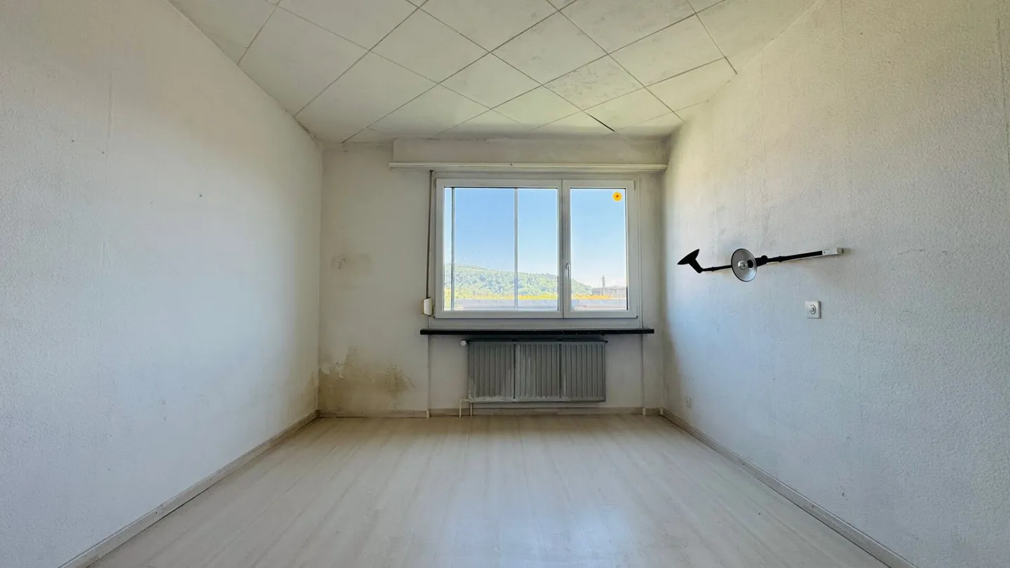 Ampia casa multigenerazionale con vista panoramica, potenziale di utilizzo versatile e doppio garage - Foto 17 di 24
