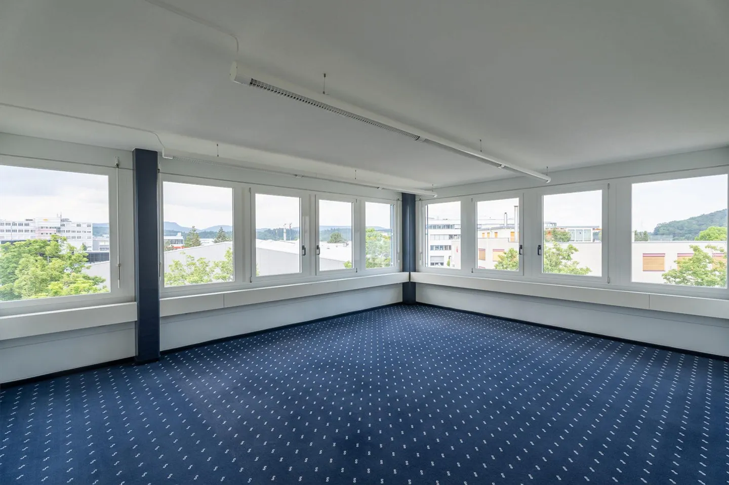 Geräumiger Büroraum zu vermieten - Foto 3 von 5