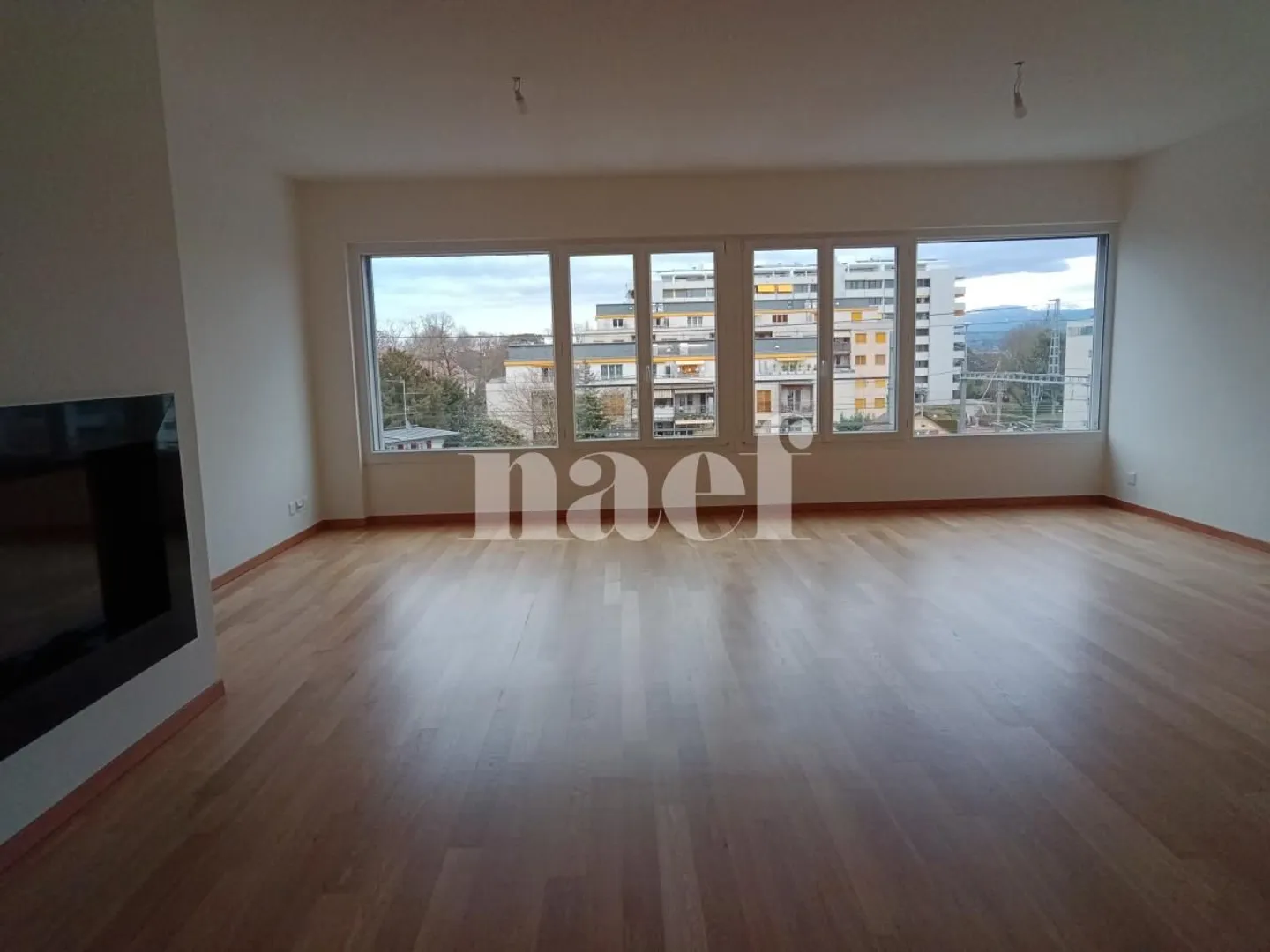 6-room apartment on the 2nd floor in Versoix, close to schools and TPG - Photo 2 of 13