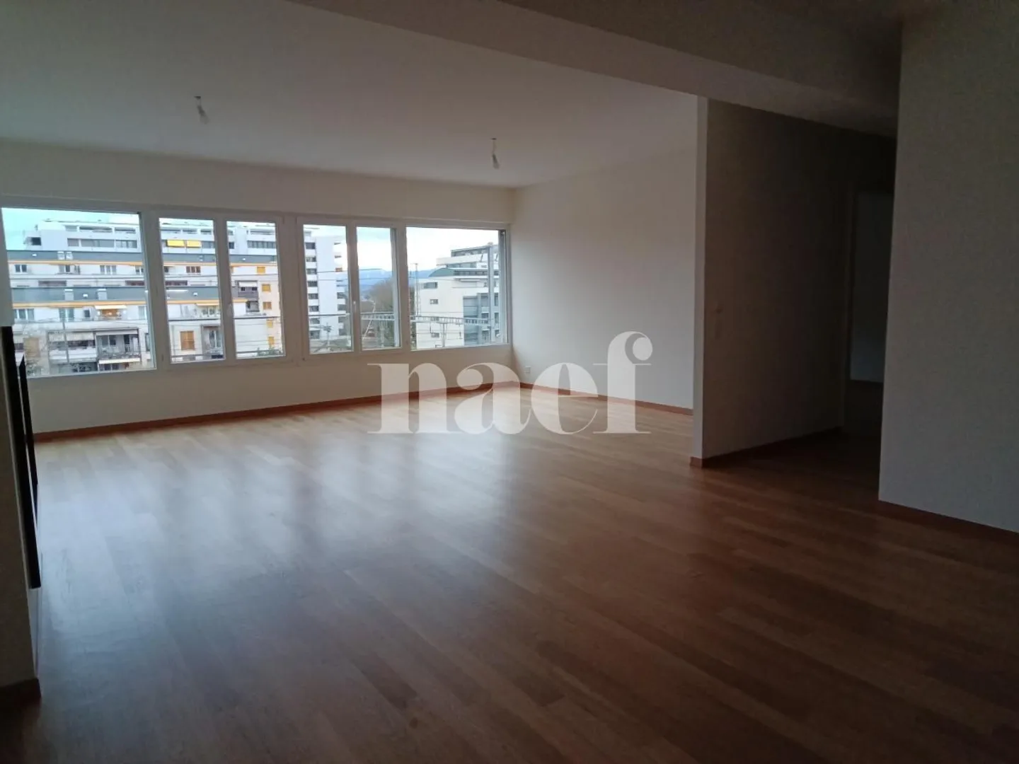 6-room apartment on the 2nd floor in Versoix, close to schools and TPG - Photo 3 of 13