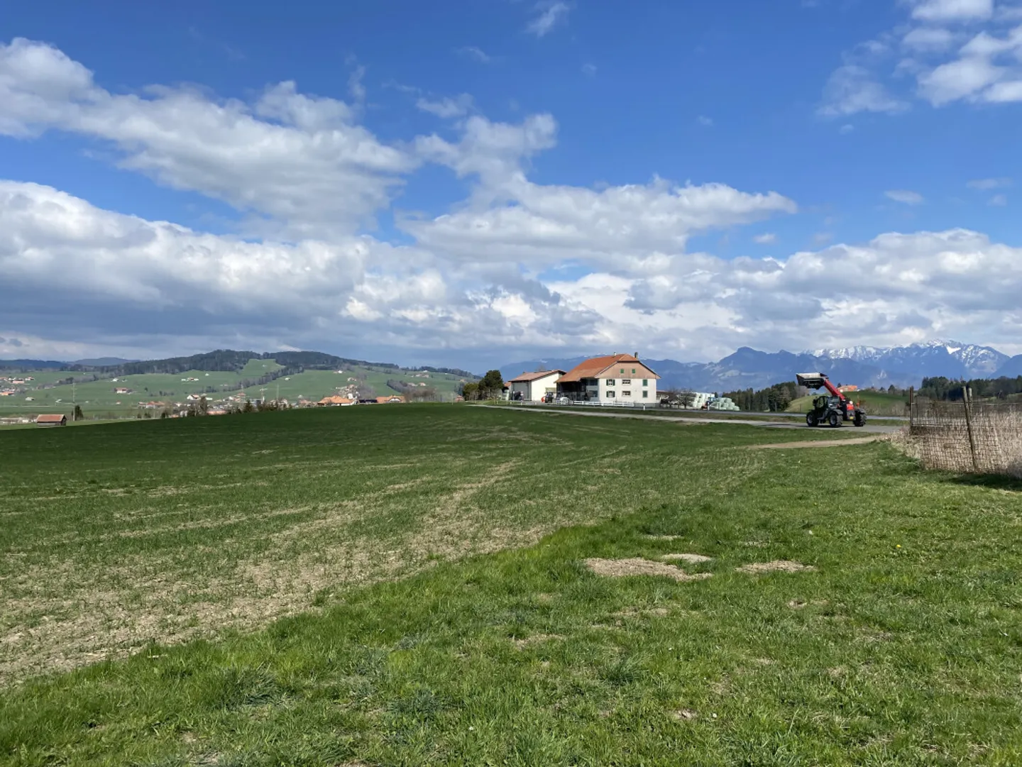 Fribourg-Bauernhof zur Renovierung mit außergewöhnlichem Baupotenzial! - Foto 2 von 3