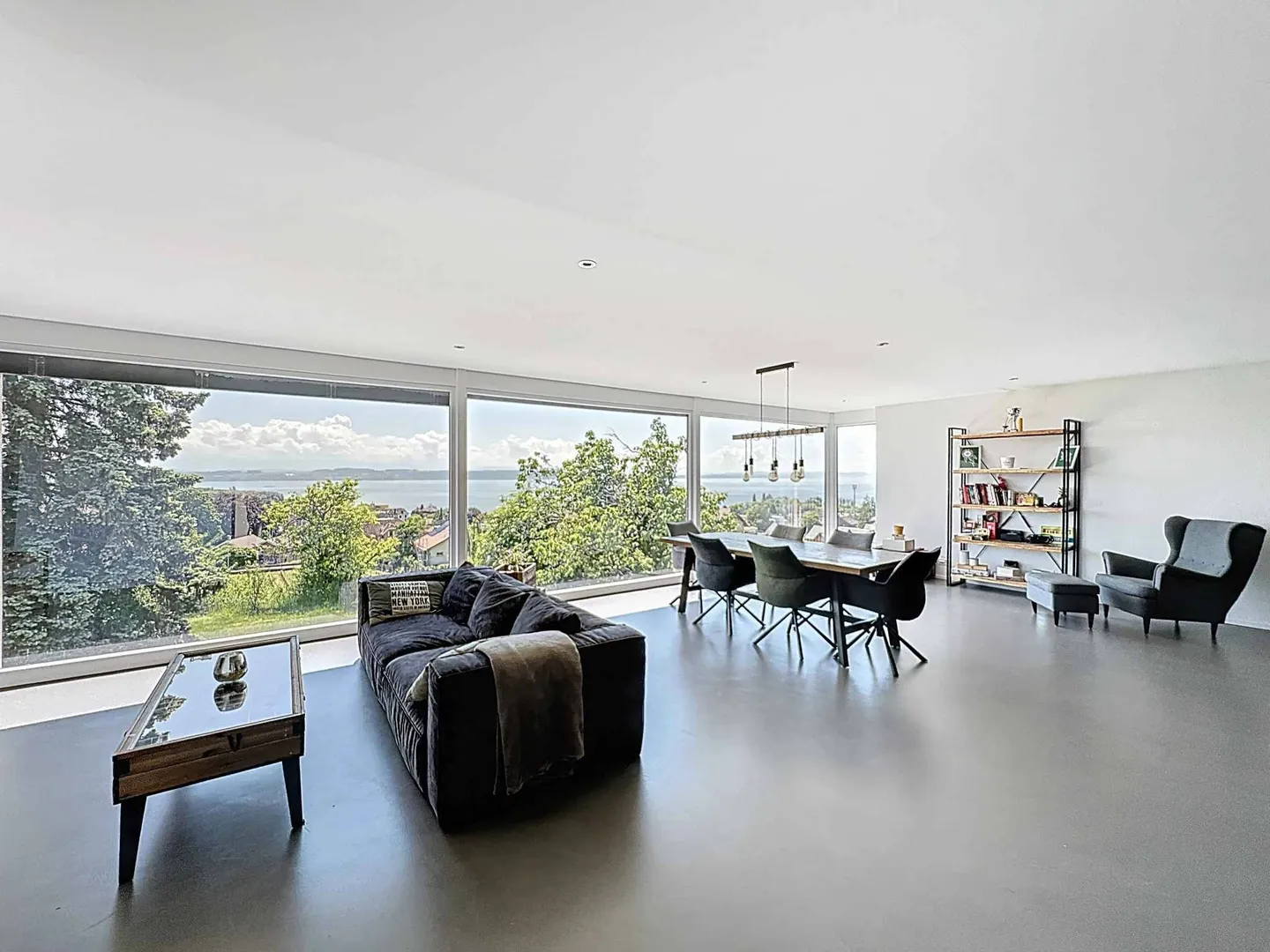 Luxury villa in the heart of the vineyards with breathtaking lake view - Photo 2 of 13