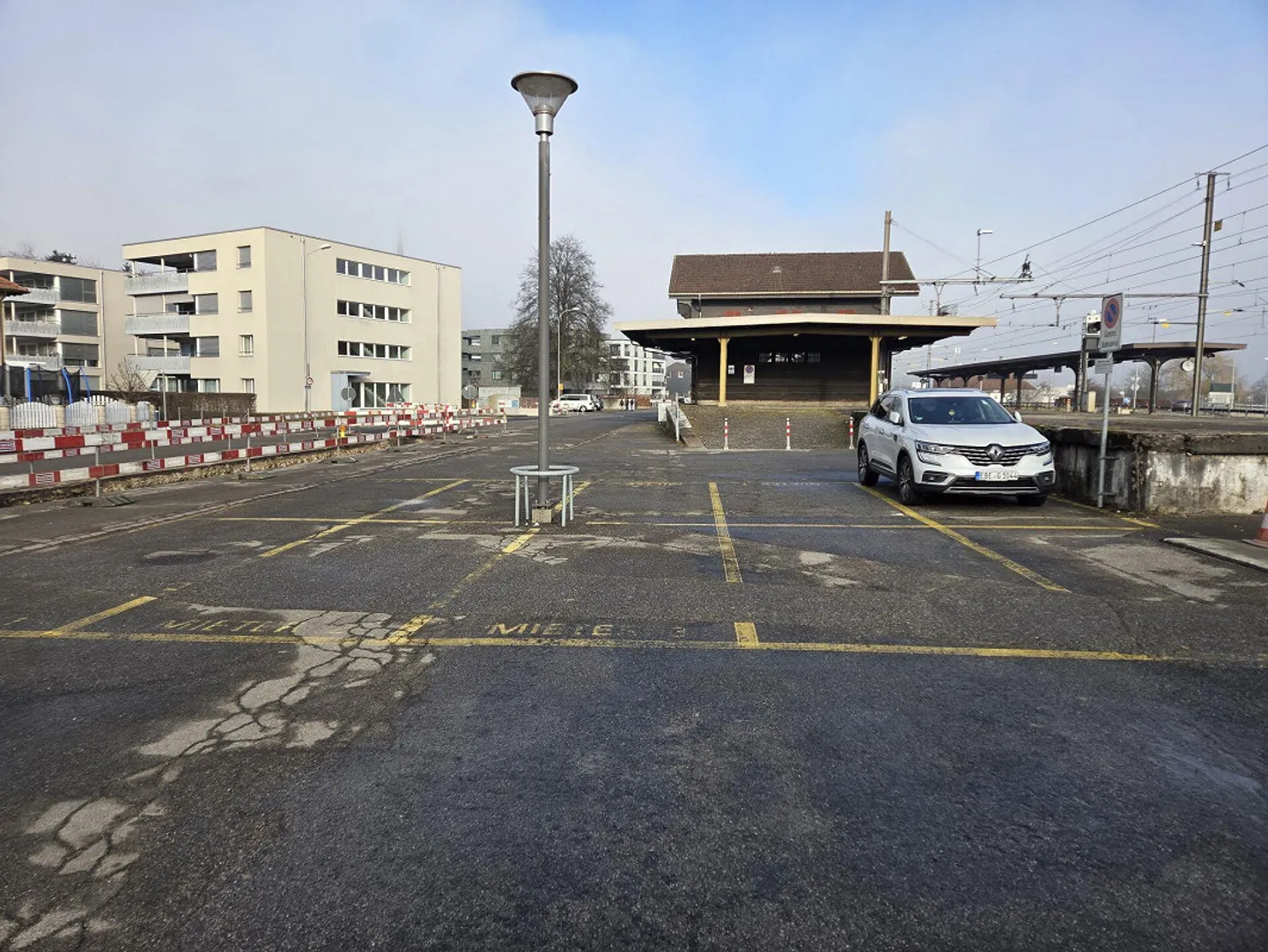 Places de stationnement extérieures directement à la gare de Wangen bei Olten - Photo 1 sur 1