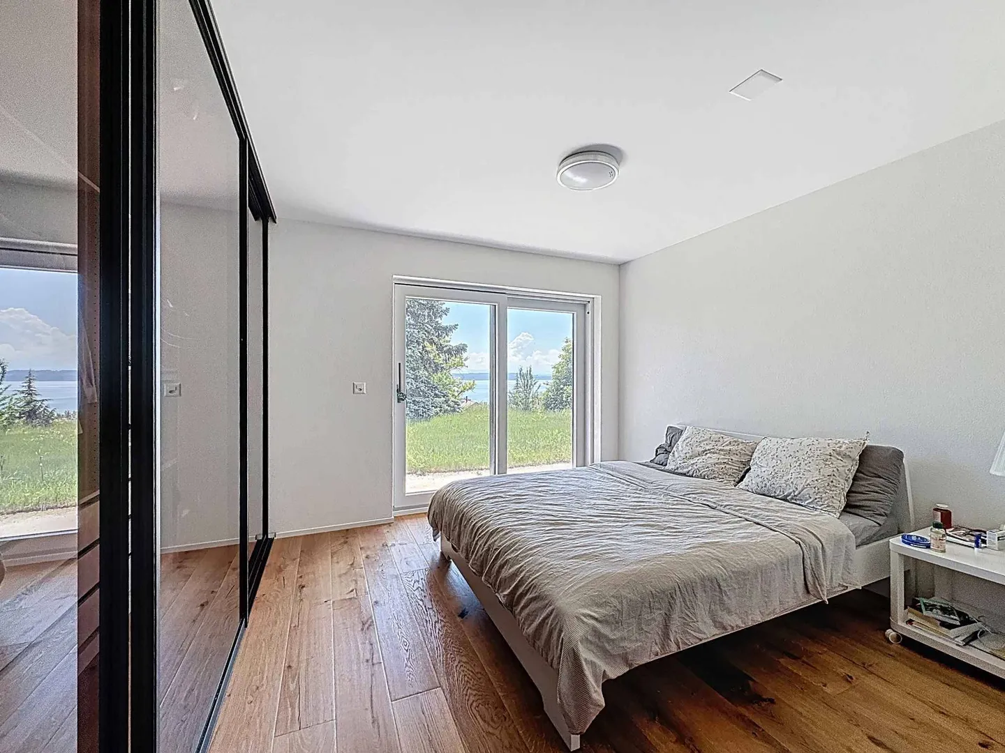 Luxury villa in the heart of the vineyards with breathtaking lake view - Photo 7 of 13