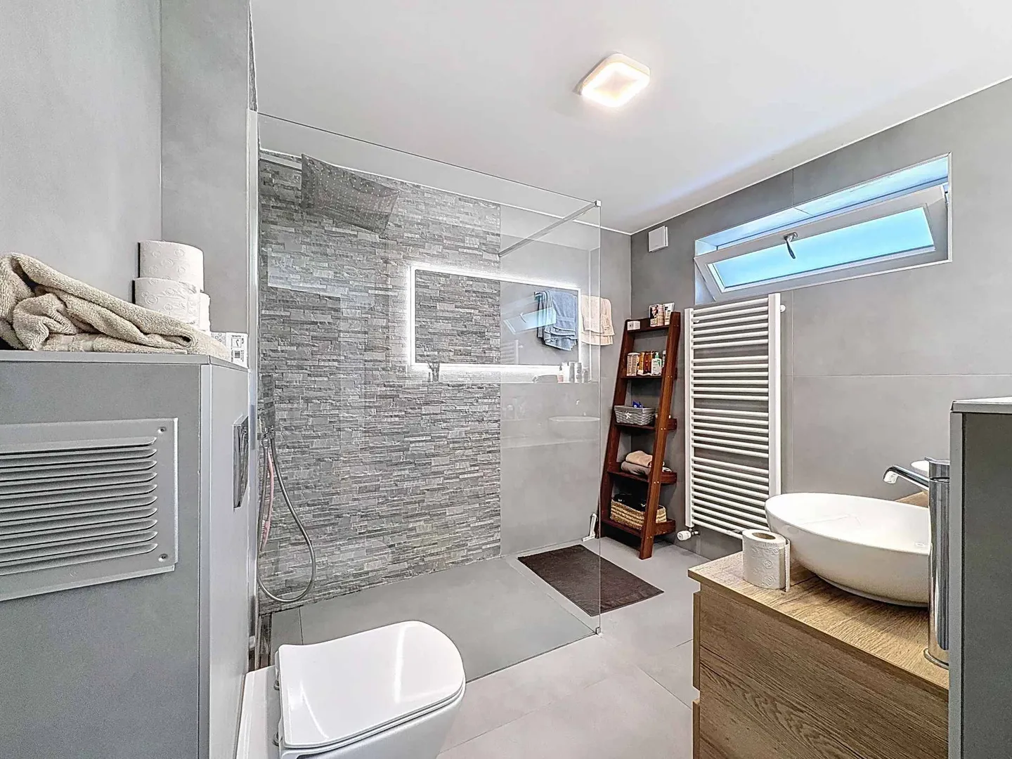 Luxury villa in the heart of the vineyards with breathtaking lake view - Photo 8 of 13