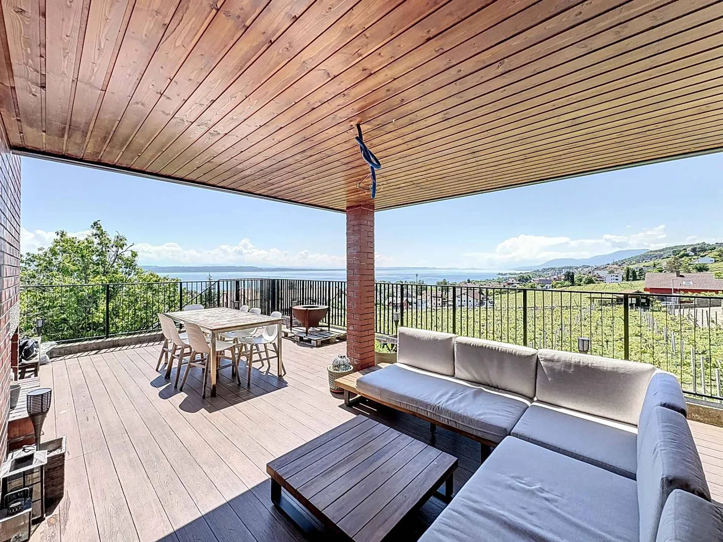 Luxury villa in the heart of the vineyards with breathtaking lake view - Photo 5 of 13