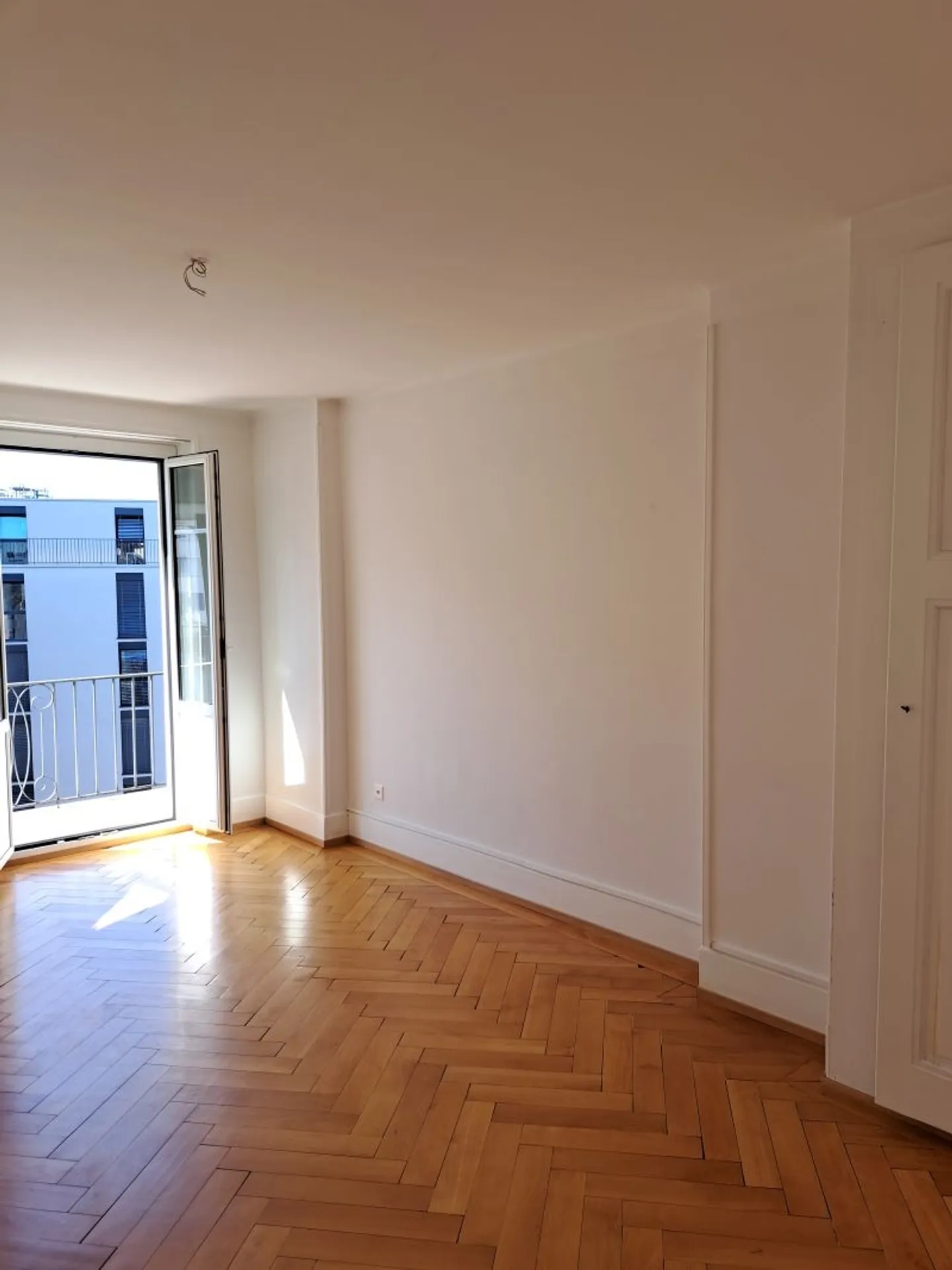 3.5 Room Apartment - Photo 3 of 6