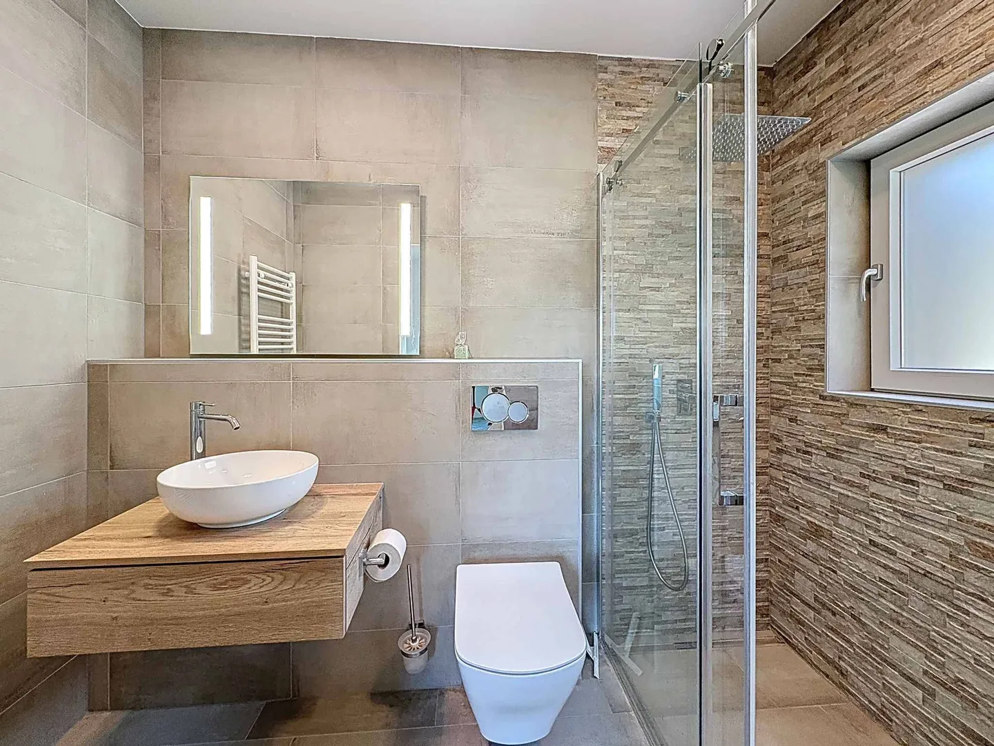 Luxury villa in the heart of the vineyards with breathtaking lake view - Photo 10 of 13