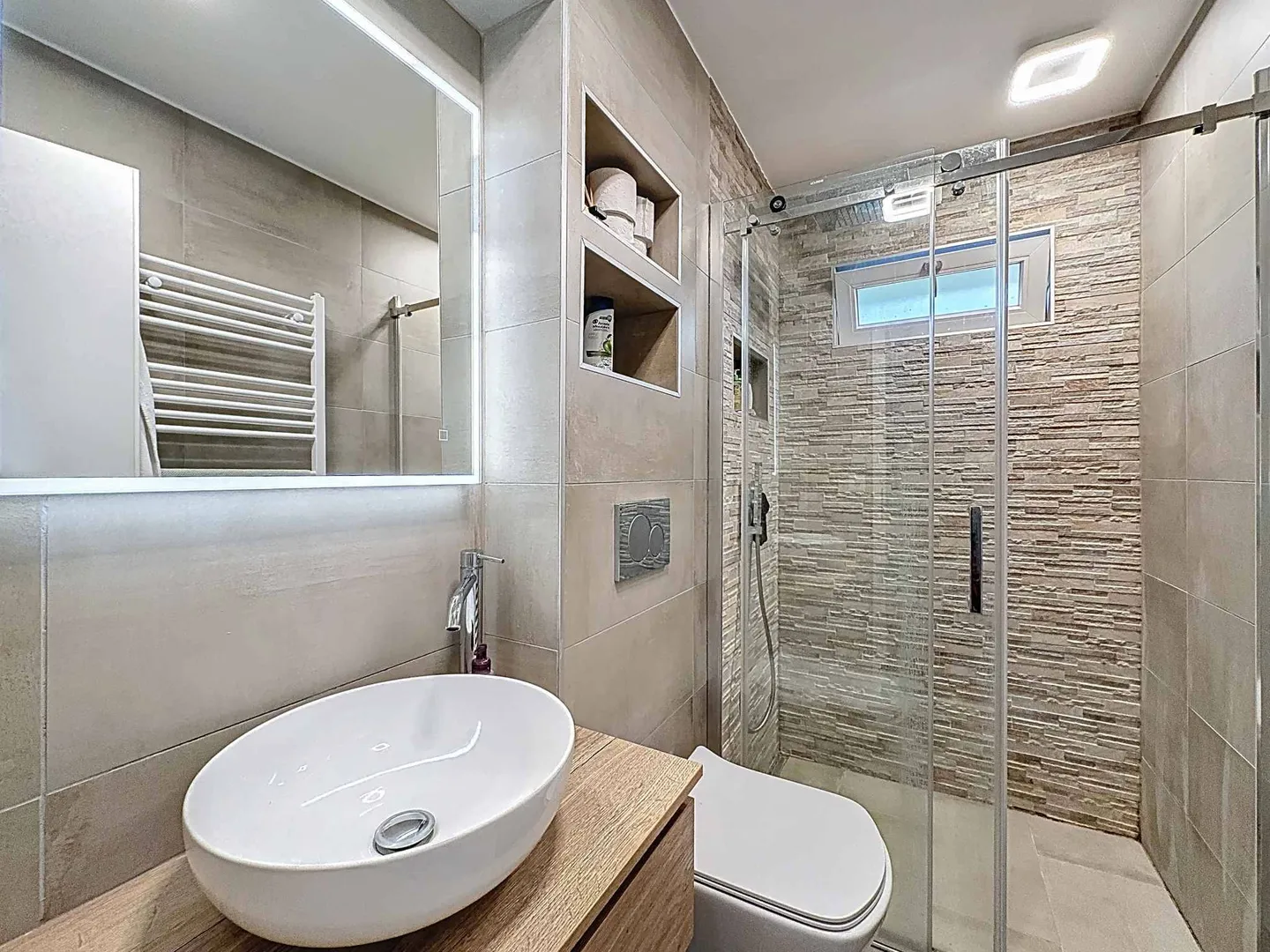 Luxury villa in the heart of the vineyards with breathtaking lake view - Photo 11 of 13