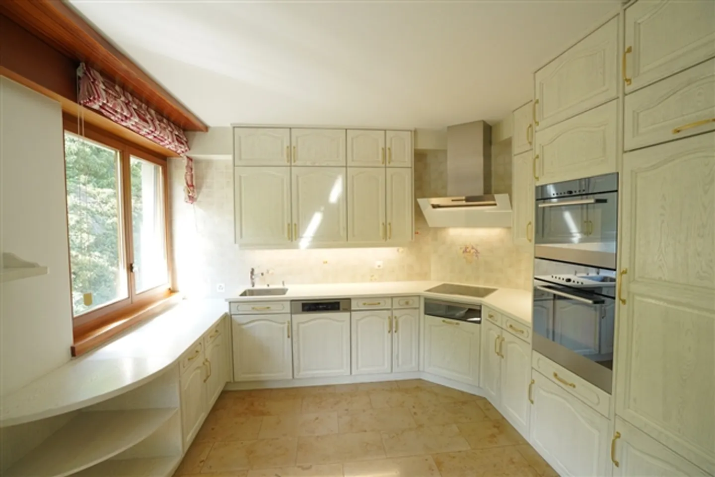 Beautiful Penthouse for Rent in Gravelone - Photo 9 of 20