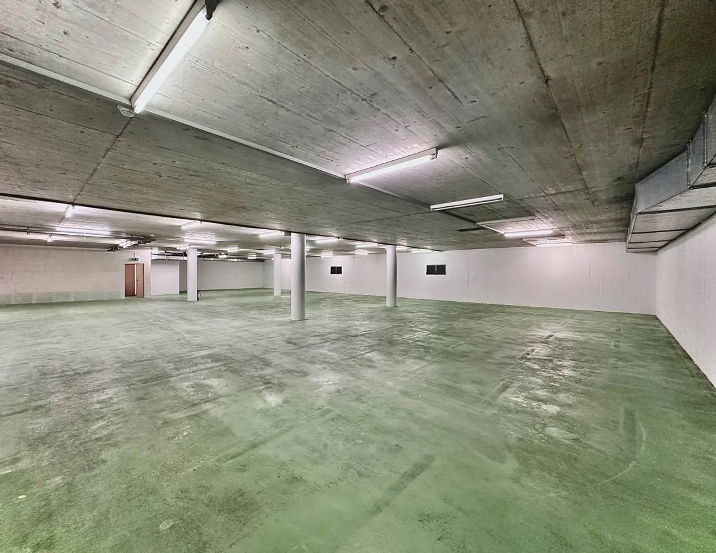 Deposito, stoccaggio di 1000 m2 divisi da 500 m2 in affitto nel centro iper di Sion - Foto 3 di 4