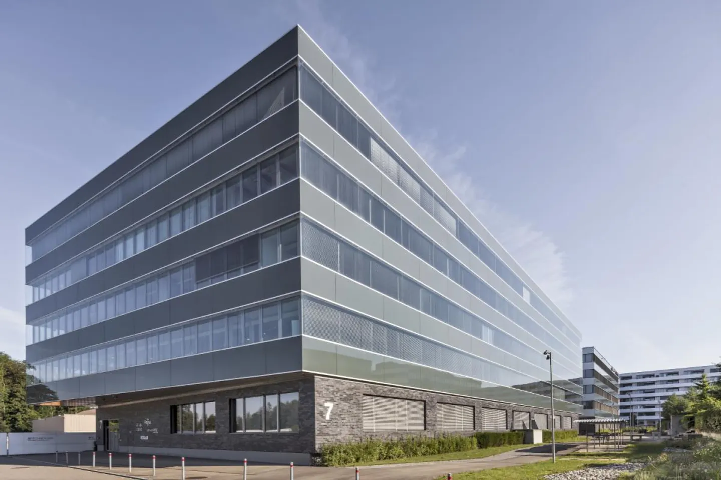 Attractive commercial space in a central location in Wallisellen - limited until December 2028 - Photo 1 of 3
