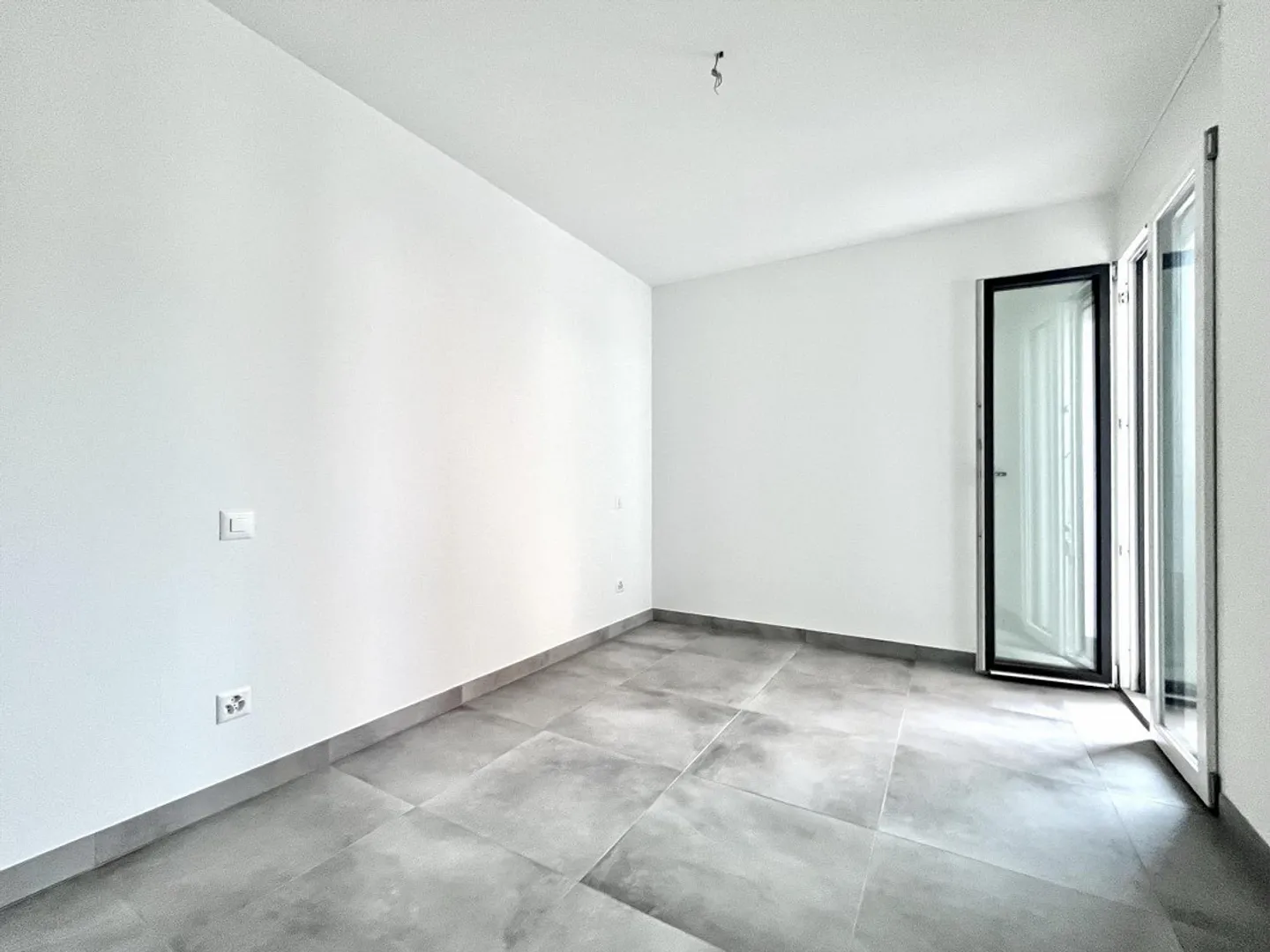 NOUVEAU PENTHOUSE 2.5 PIÈCES AVEC TERRASSE À TESSERETE - Photo 3 sur 9