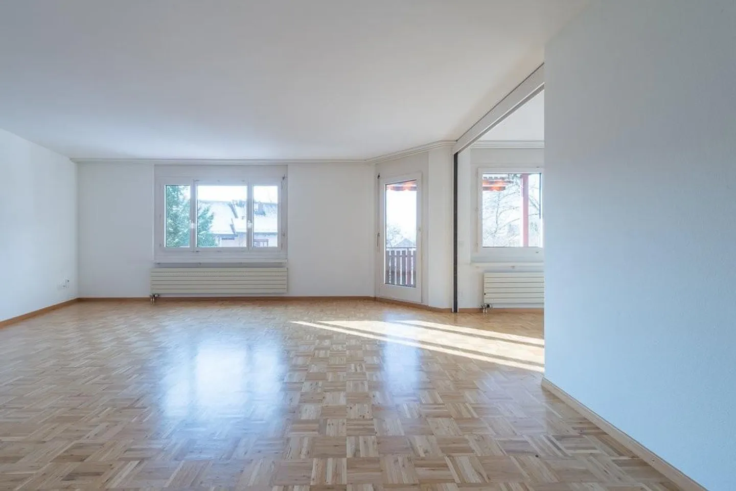 Grosszügige Familienwohnung im Grünen - Foto 3 von 8