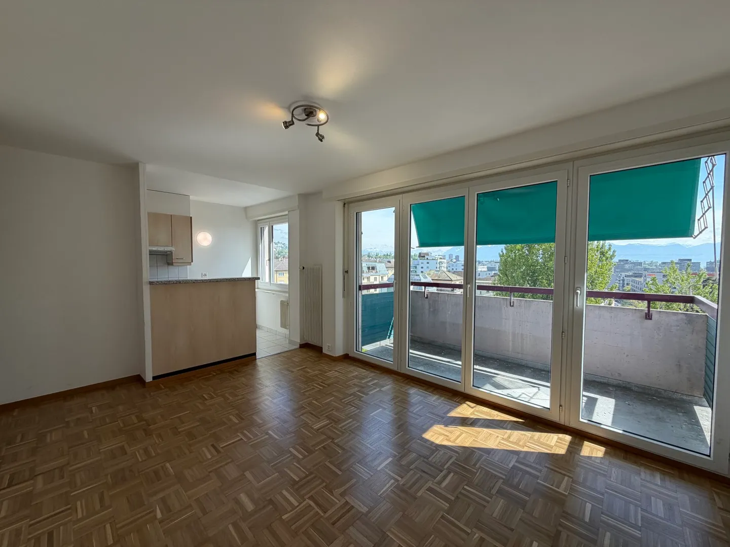 Appartamento luminoso con balcone - Foto 2 di 5