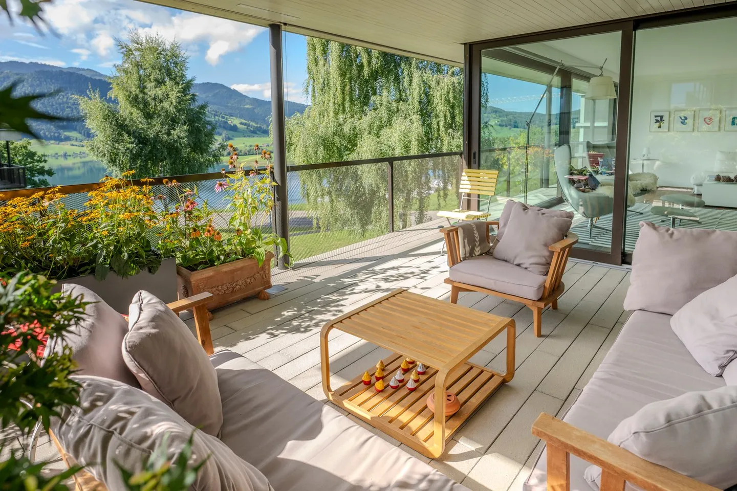 Zeitloses Wohnerlebnis in bester Lage mit Blick über den Ägerisee - Foto 4 von 23