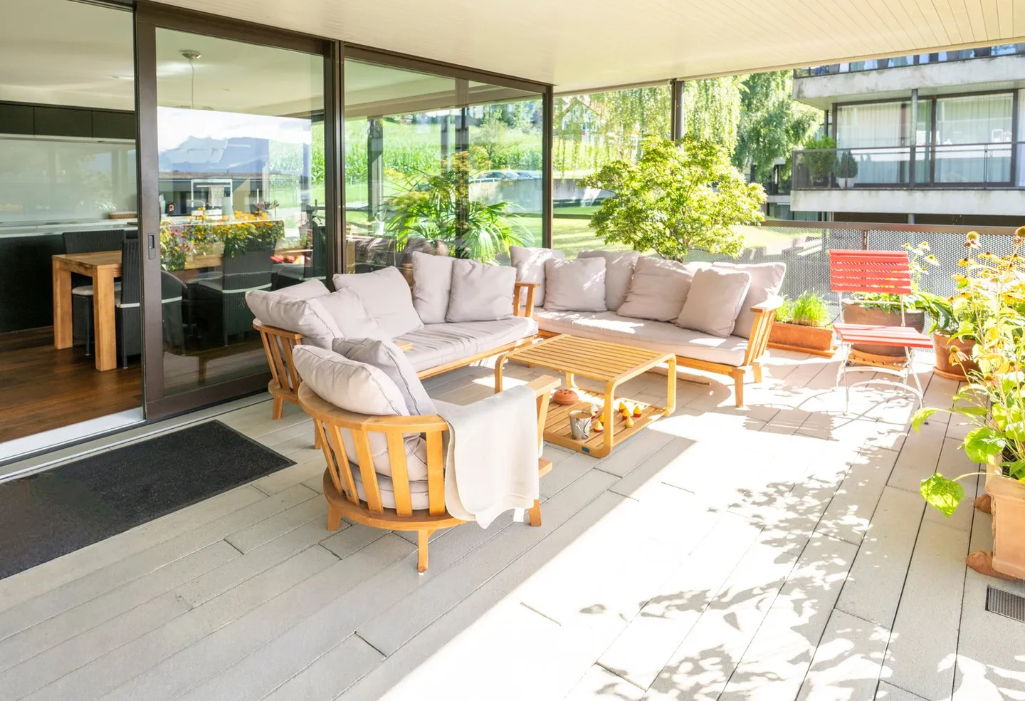 Zeitloses Wohnerlebnis in bester Lage mit Blick über den Ägerisee - Foto 5 von 23